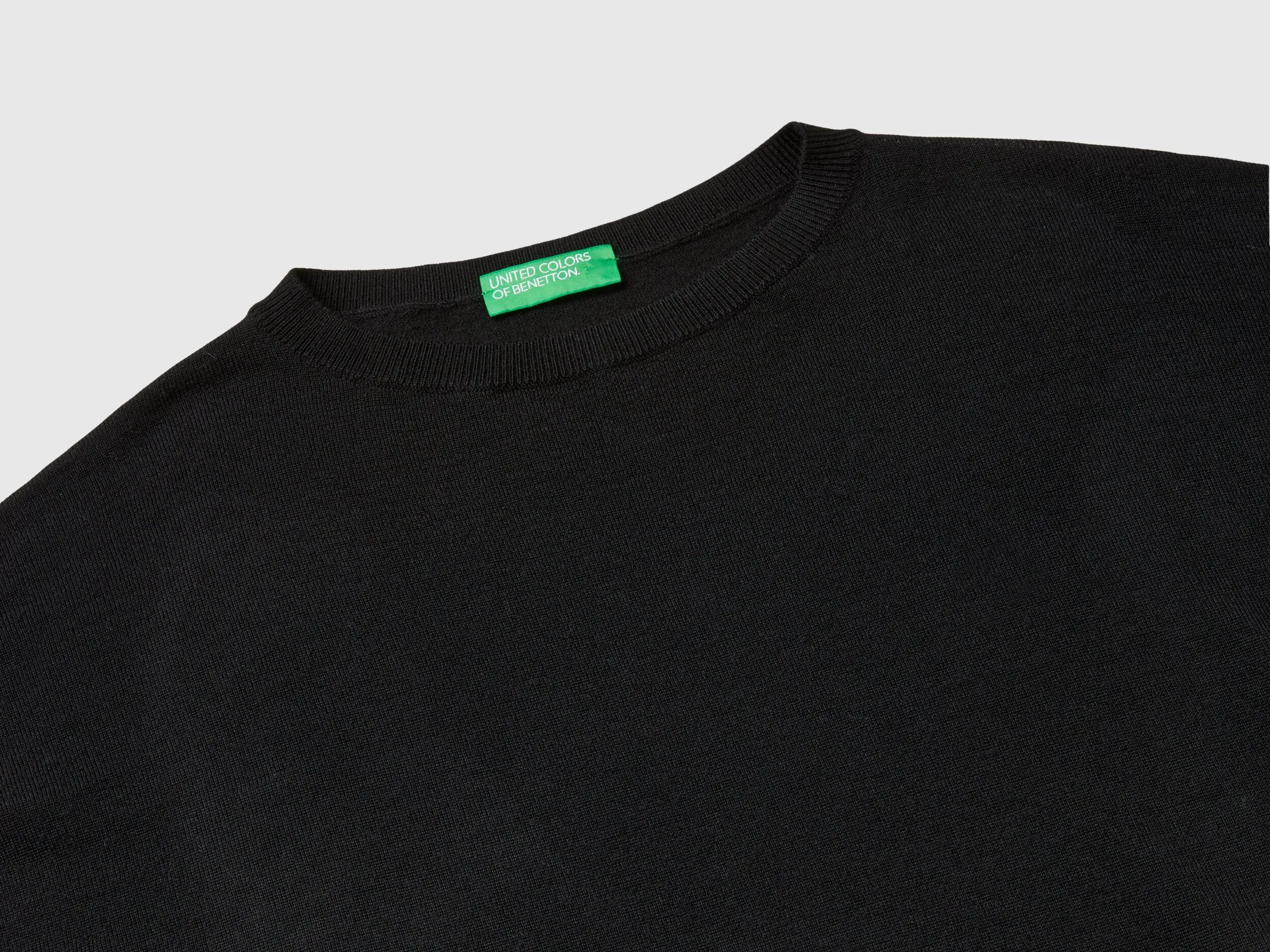 Boat neck sweater in pure Merino wool - Black | Benetton