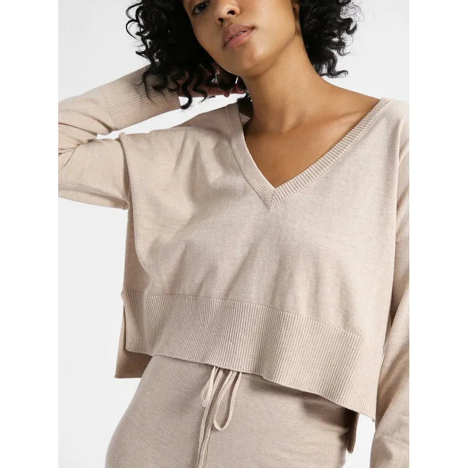 Essential V-Neck Crop