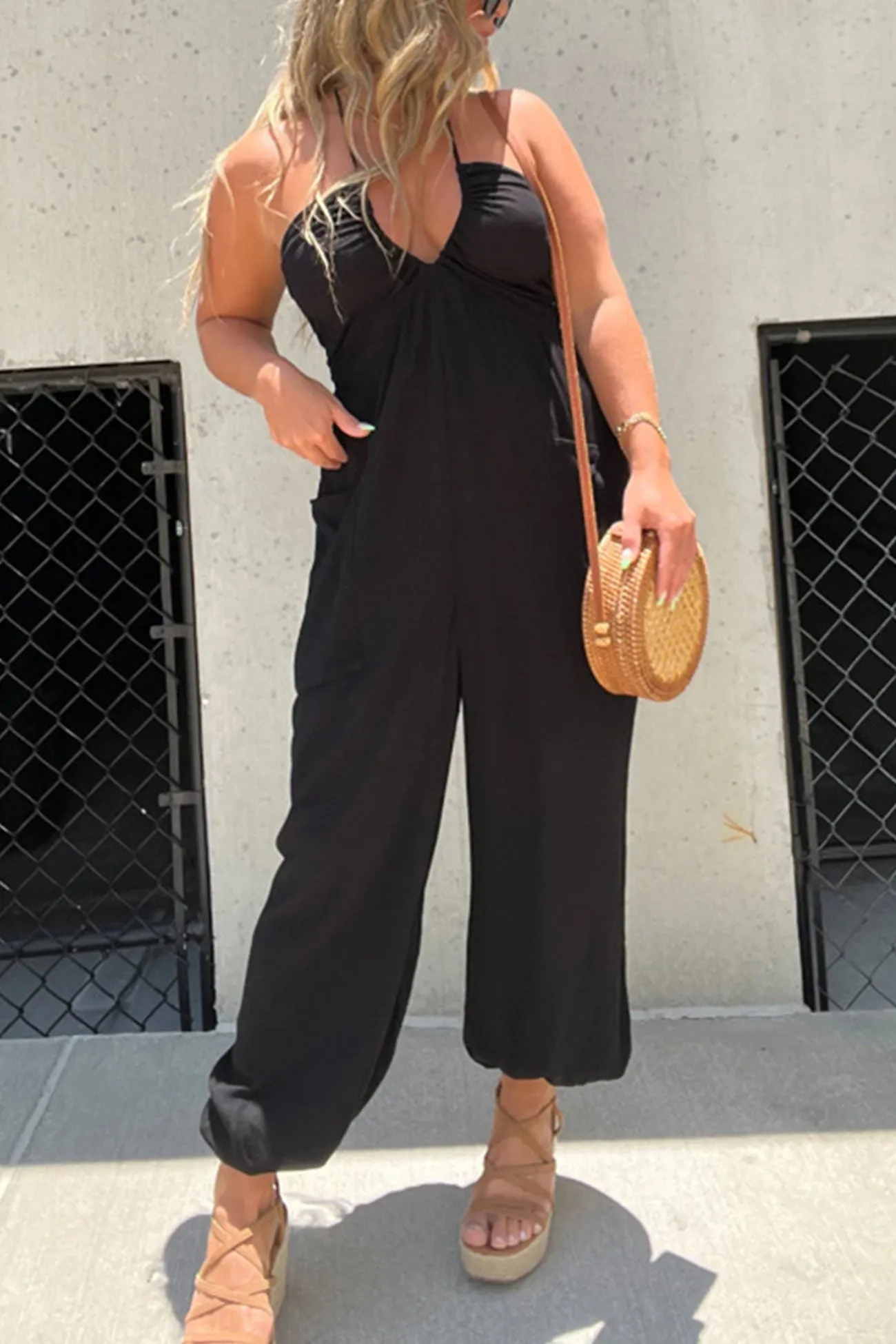 Low Cut Halterneck Pocketed Jumpsuits