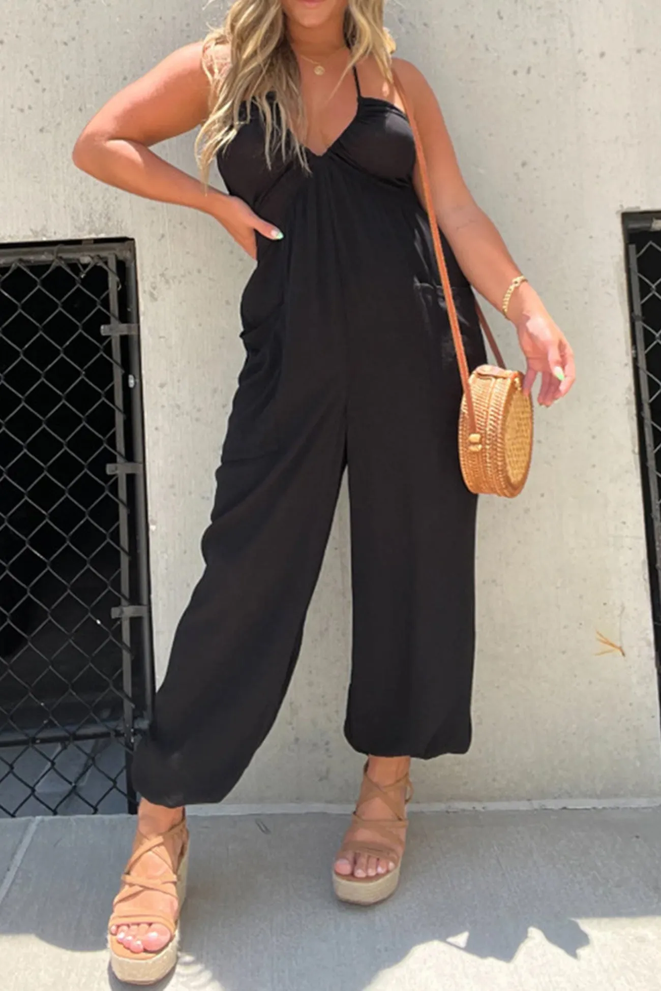 Low Cut Halterneck Pocketed Jumpsuits